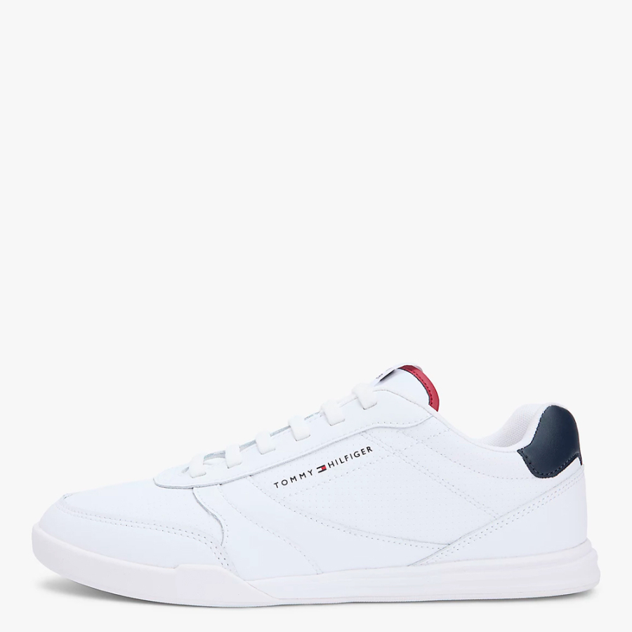 baskets-en-cuir-avec-talon-contrastant baskets-en-cuir-avec-talon-contrastant