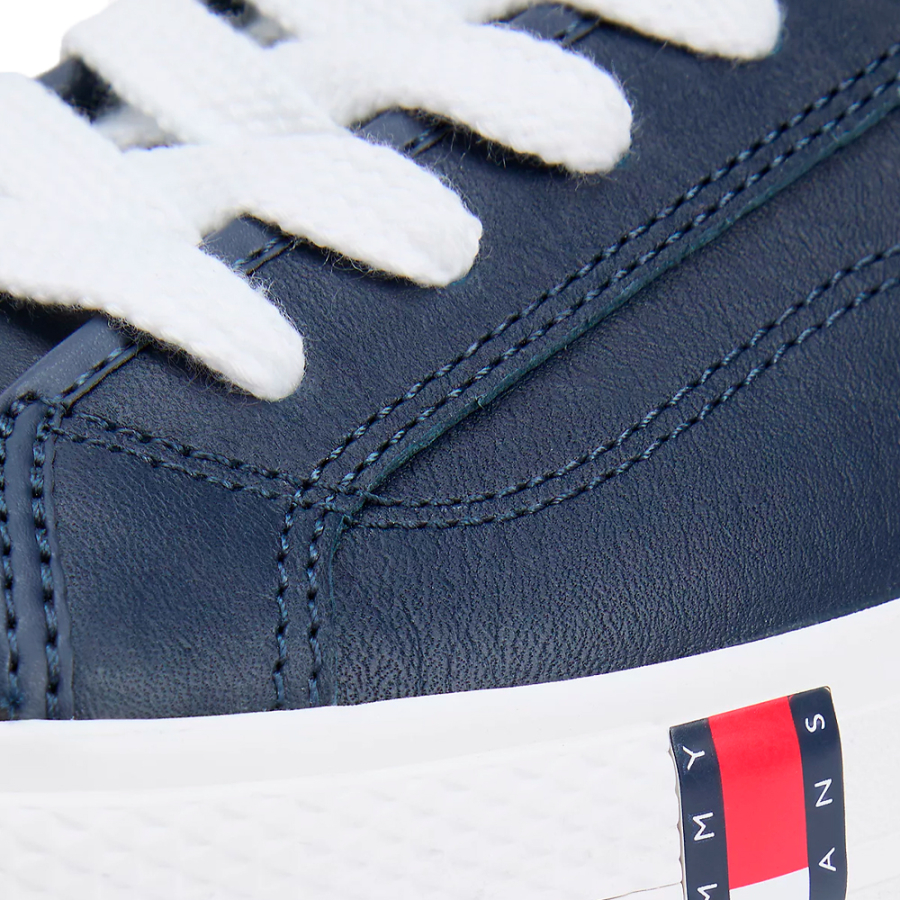 baskets-en-cuir-avec-logo-archive