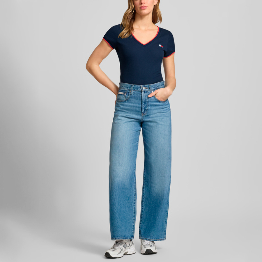 slim-badge-v-neck-t-shirt