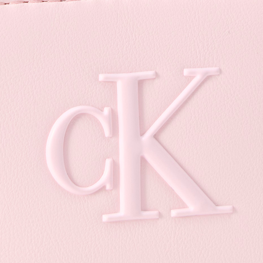 cartera-con-cremallera-y-monograma