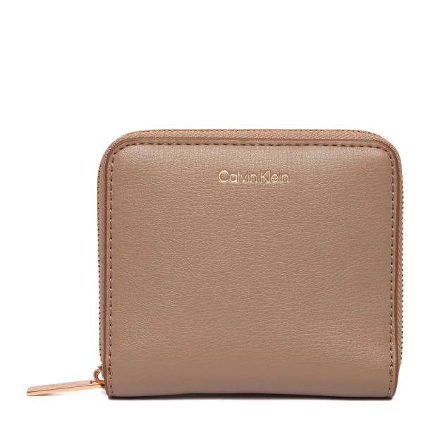 Calvin Klein Portefeuille fermeture clair et logo en feuille mtallique - U Beige- Ref 42 €