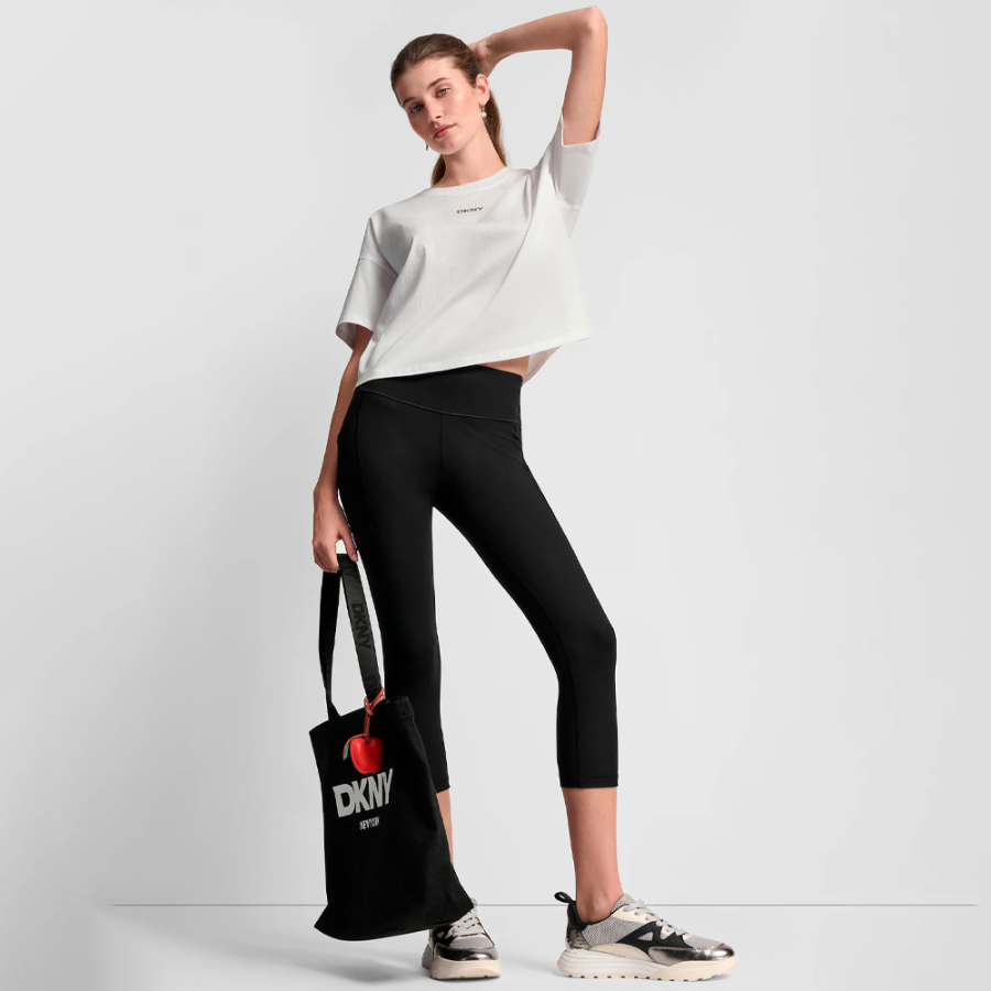 t-shirt-mit-metallic-logo