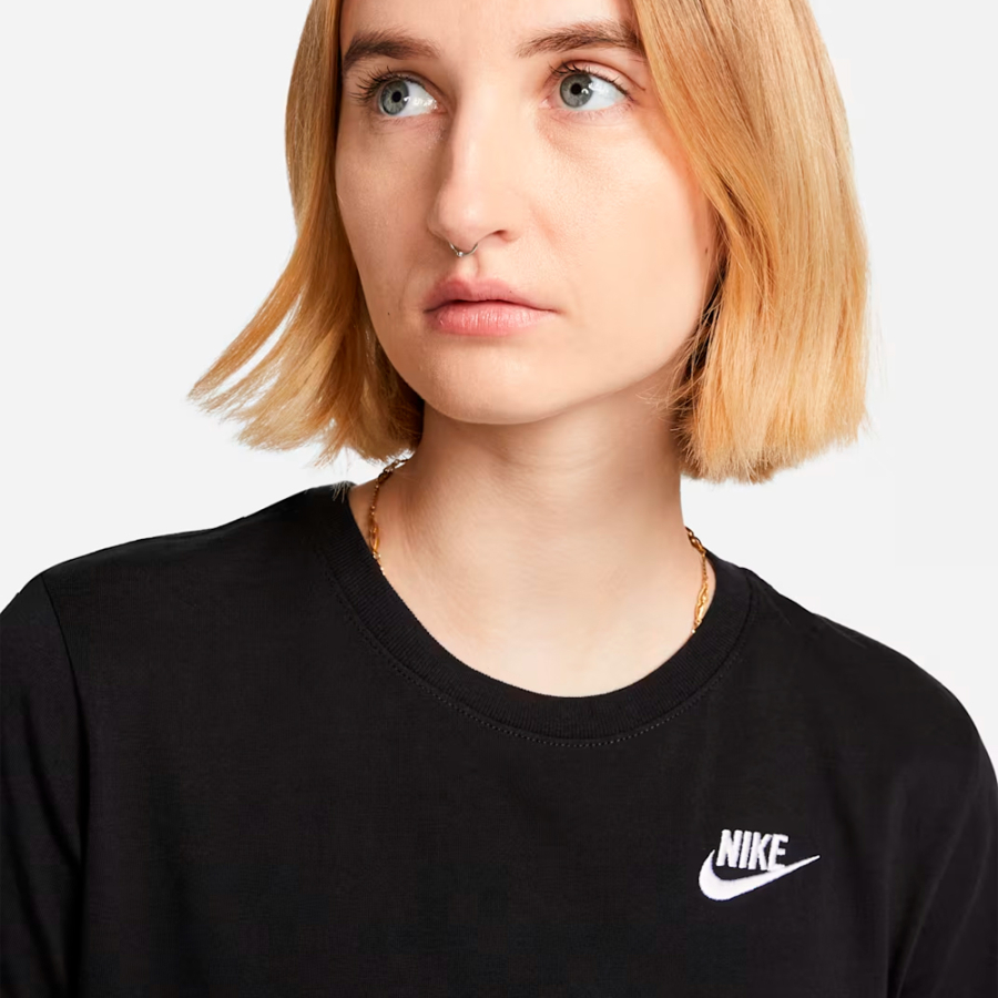 sportswear-club-essentials-t-shirt