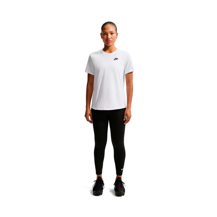 sportswear-club-essentials-t-shirt