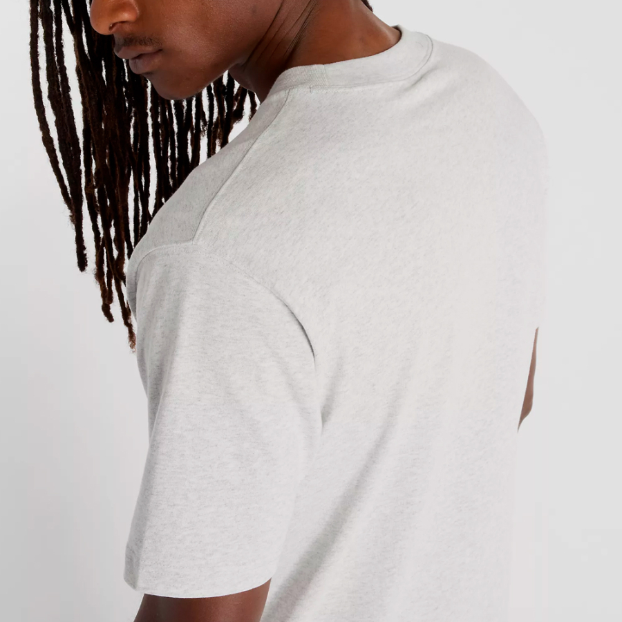 t-shirt-mit-sportlogo