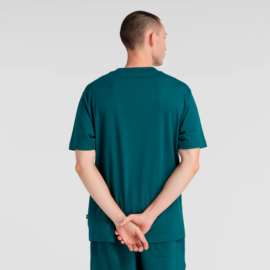 t-shirt-mit-linearen-linien