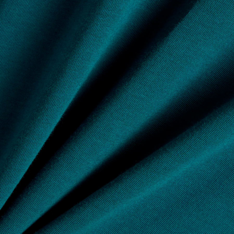 t-shirt-mit-linearen-linien