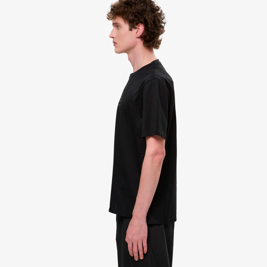 baumwoll-t-shirt-mit-hitzeversiegelten-details