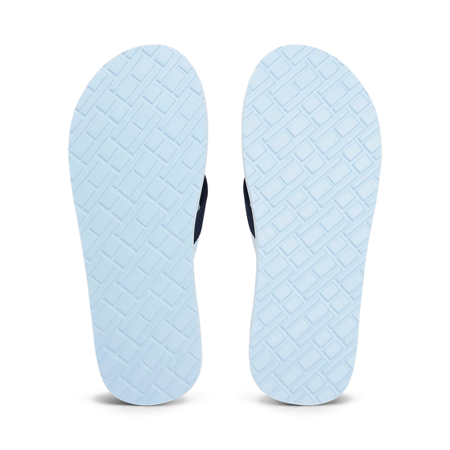 flip-flops-mit-gepragten-logos