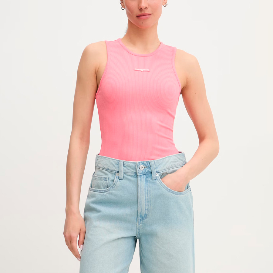 t-shirt-slim-script-label