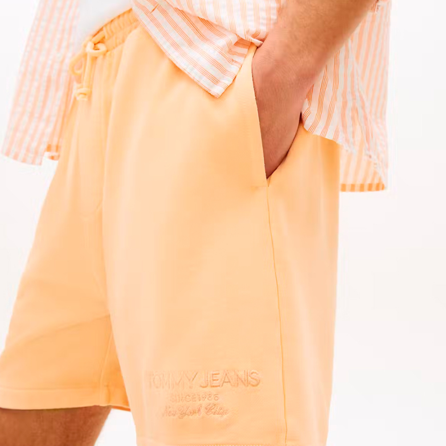 short-de-sport-classique-avec-logo-ton-sur-ton short-de-sport-classique-avec-logo-ton-sur-ton