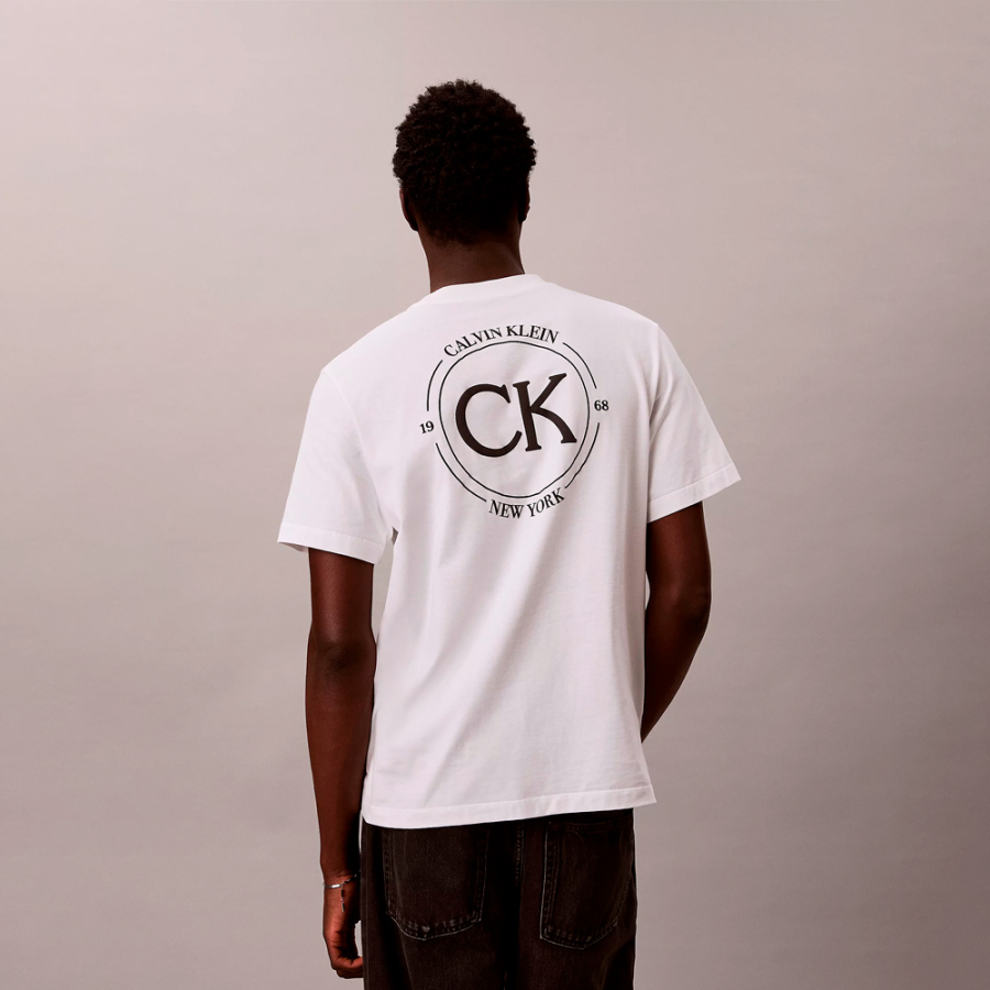 t-shirt-con-logo-ricamato