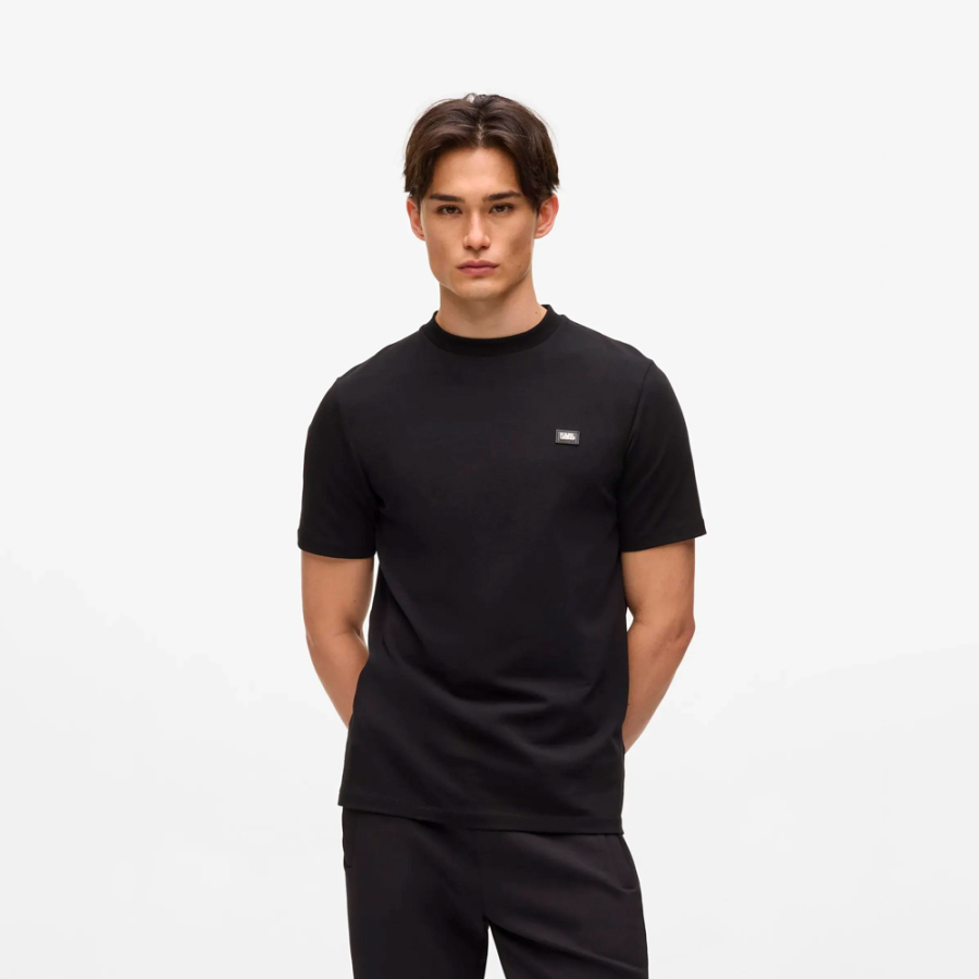 camiseta-com-patch-de-logotipo