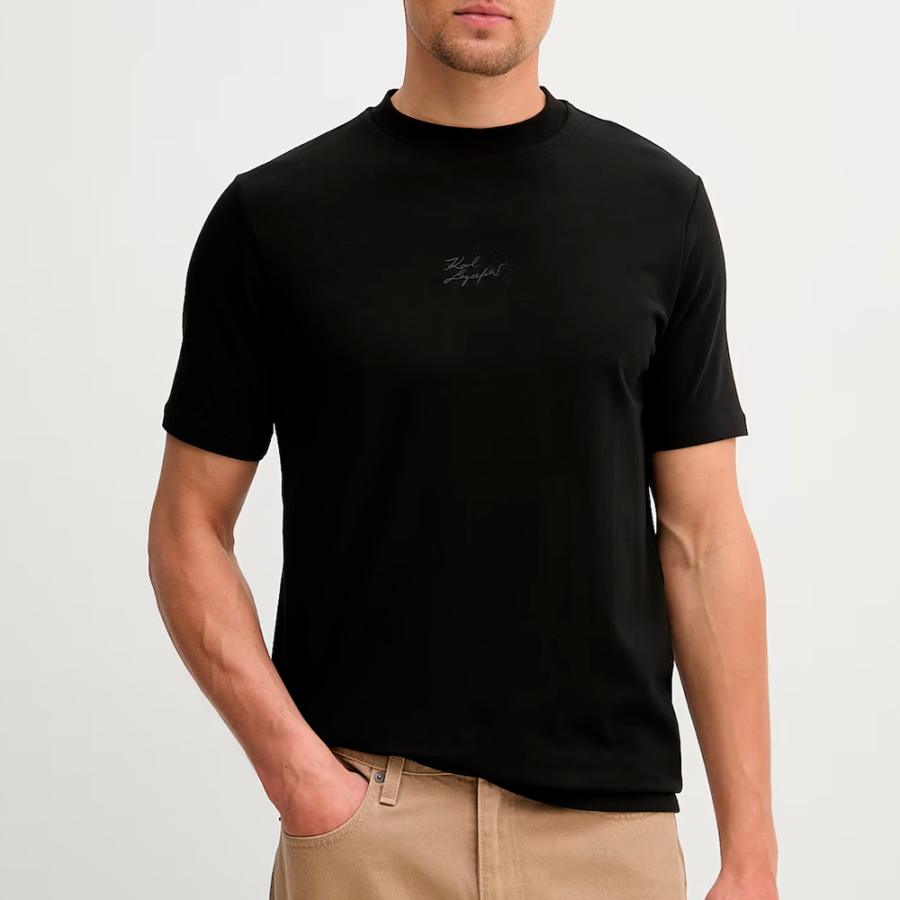 camiseta-com-logotipo-estampado-em-serigrafia