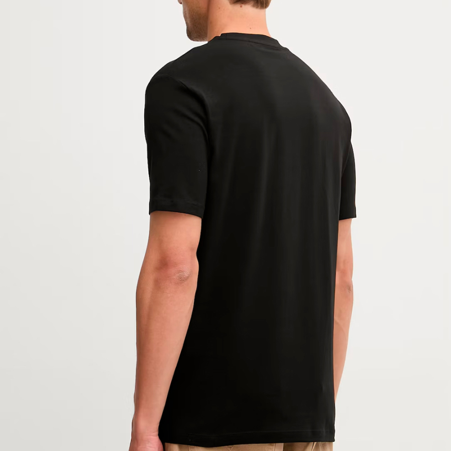 camiseta-com-logotipo-estampado-em-serigrafia