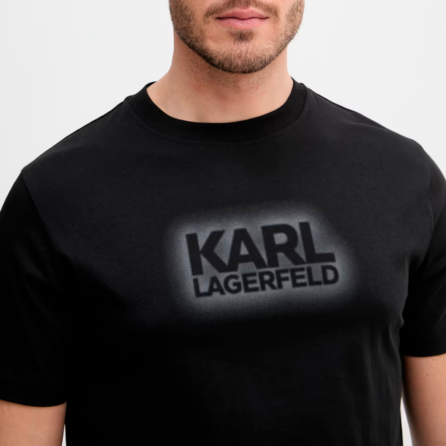 t-shirt-avec-logo-contrastant