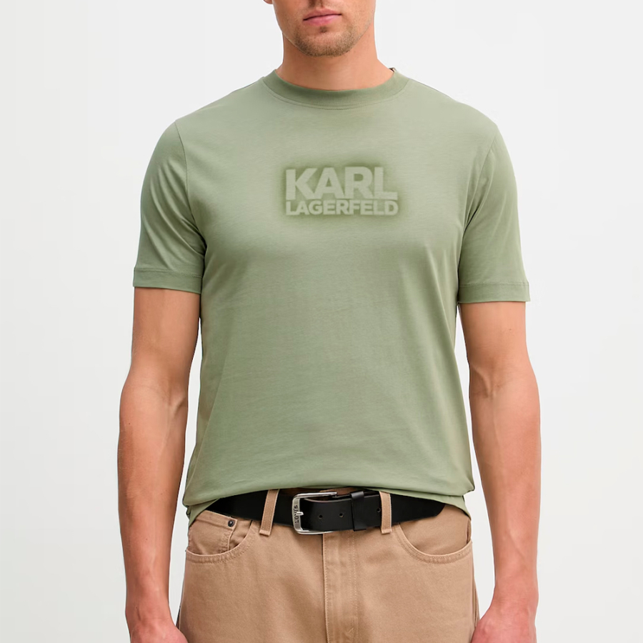 t-shirt-con-logo-a-contrasto