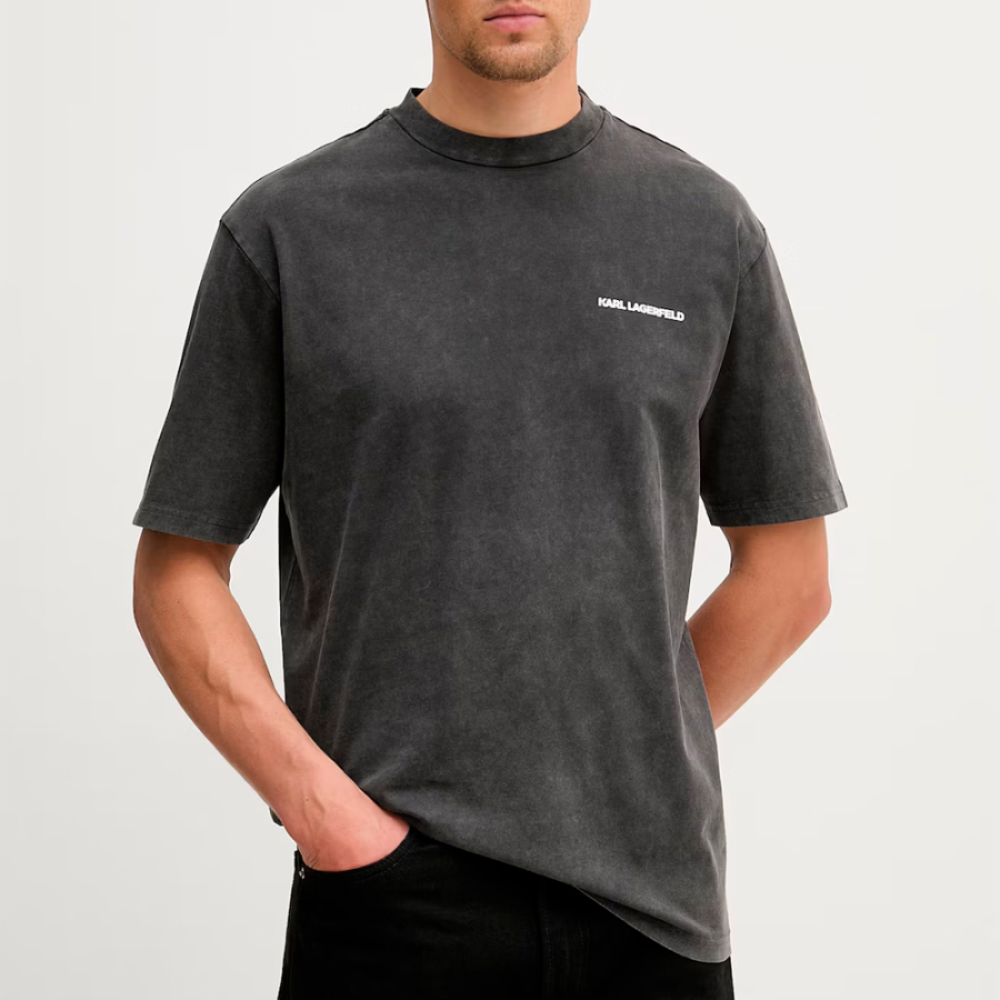 t-shirt-avec-nom-de-marque