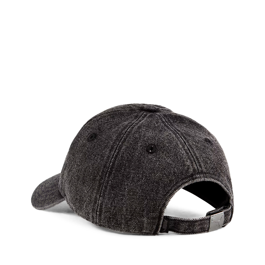 gorra-con-visera-wardrobe-essentials