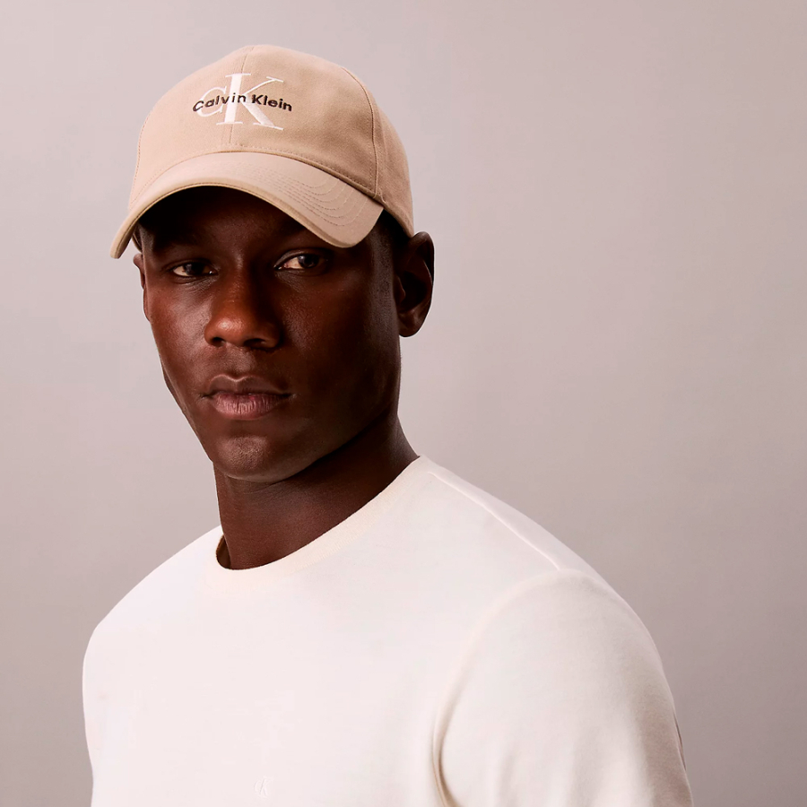 gorra-de-sarga-con-logo-monograma-bordado