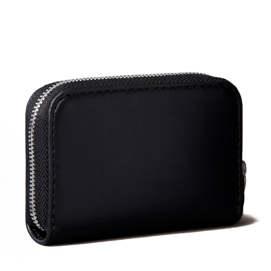 cartera-con-cremallera-y-monograma