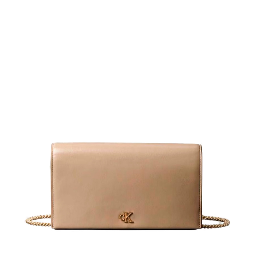 cartera-de-cadena-con-monograma