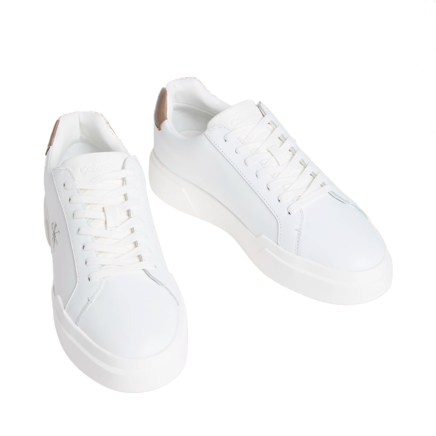 baskets-en-cuir-avec-logo-distinctif