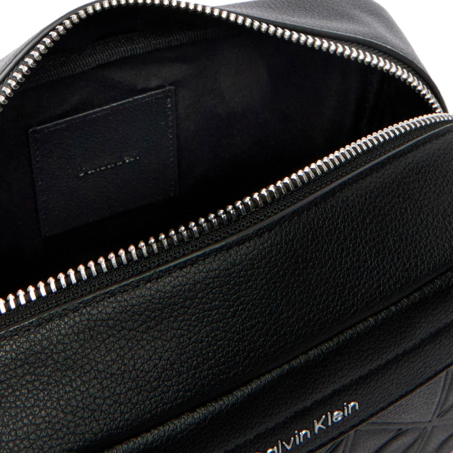 toiletry-bag-with-engraved-iconic-logo