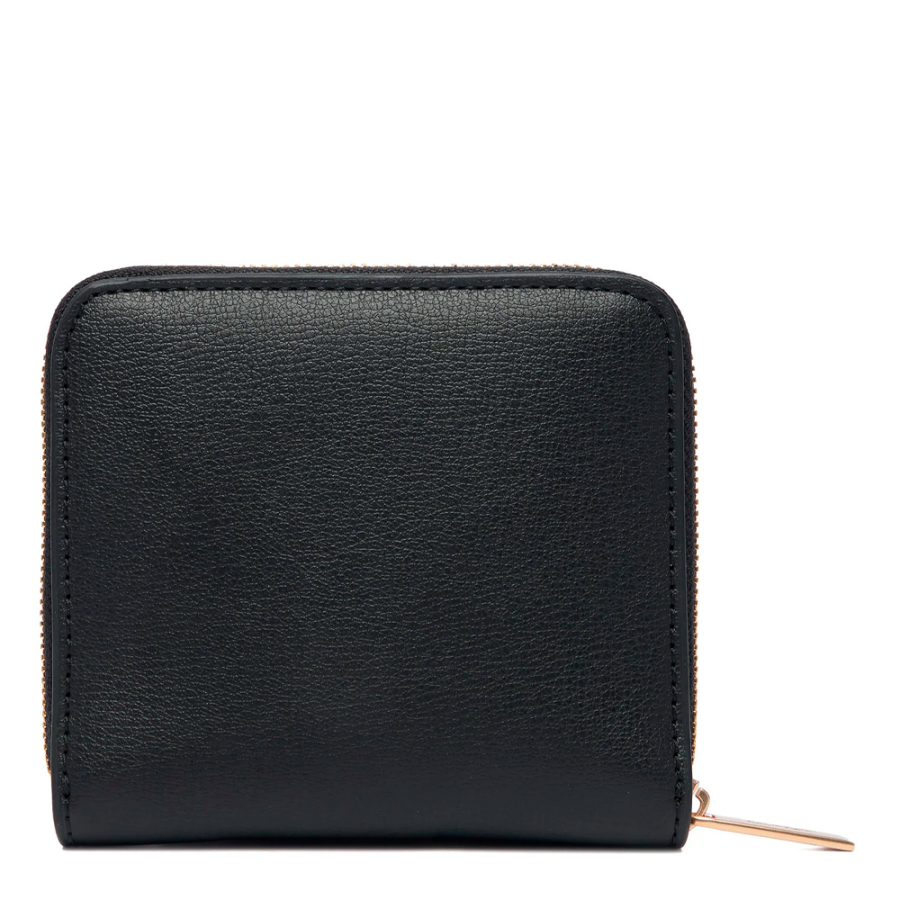 cartera-cuadrada-con-cremallera-y-logo-en-lamina-metalica