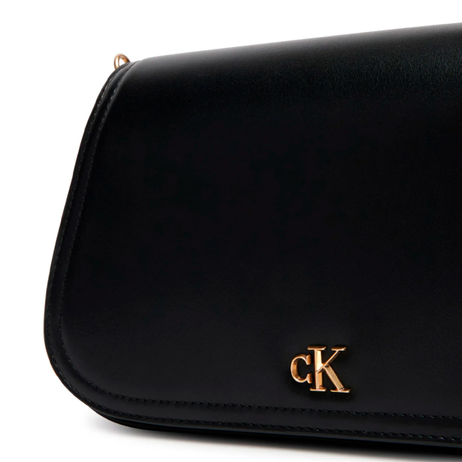 cartera-curva-con-correa-de-cadena