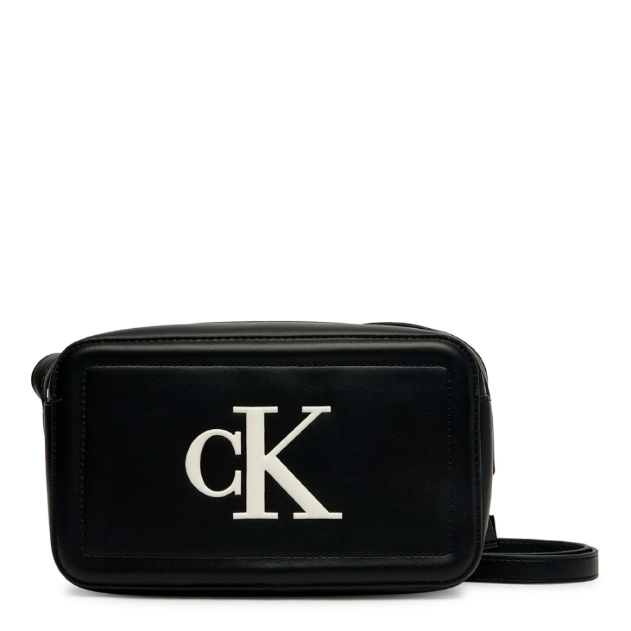 bolso-bandolera-tipo-camara-con-monograma-distintivo