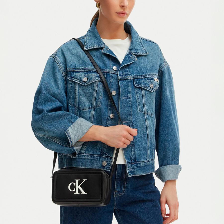 sac-messager-style-appareil-photo-avec-monogramme-distinctif sac-messager-style-appareil-photo-avec-monogramme-distinctif