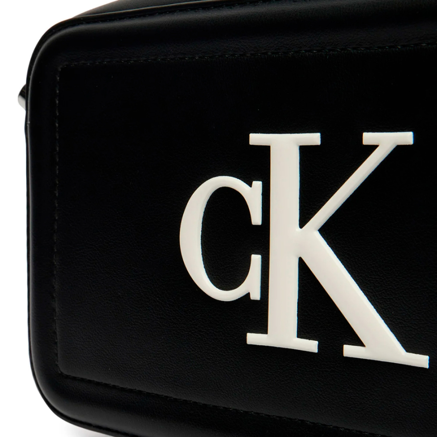 sac-messager-style-appareil-photo-avec-monogramme-distinctif sac-messager-style-appareil-photo-avec-monogramme-distinctif