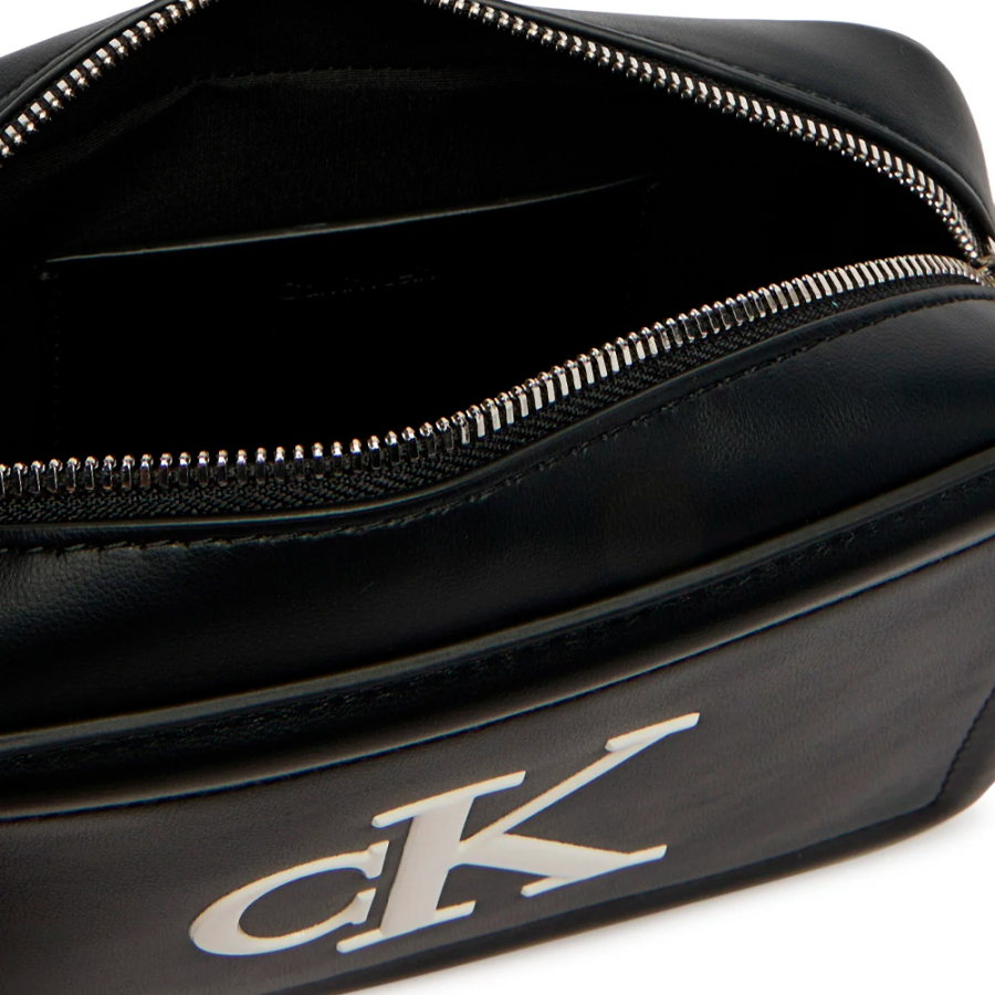 sac-messager-style-appareil-photo-avec-monogramme-distinctif sac-messager-style-appareil-photo-avec-monogramme-distinctif