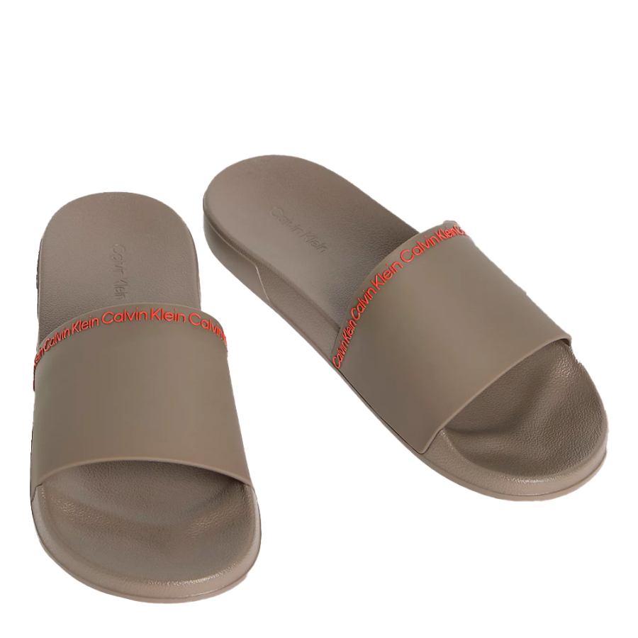 chanclas-contorneadas-con-logo