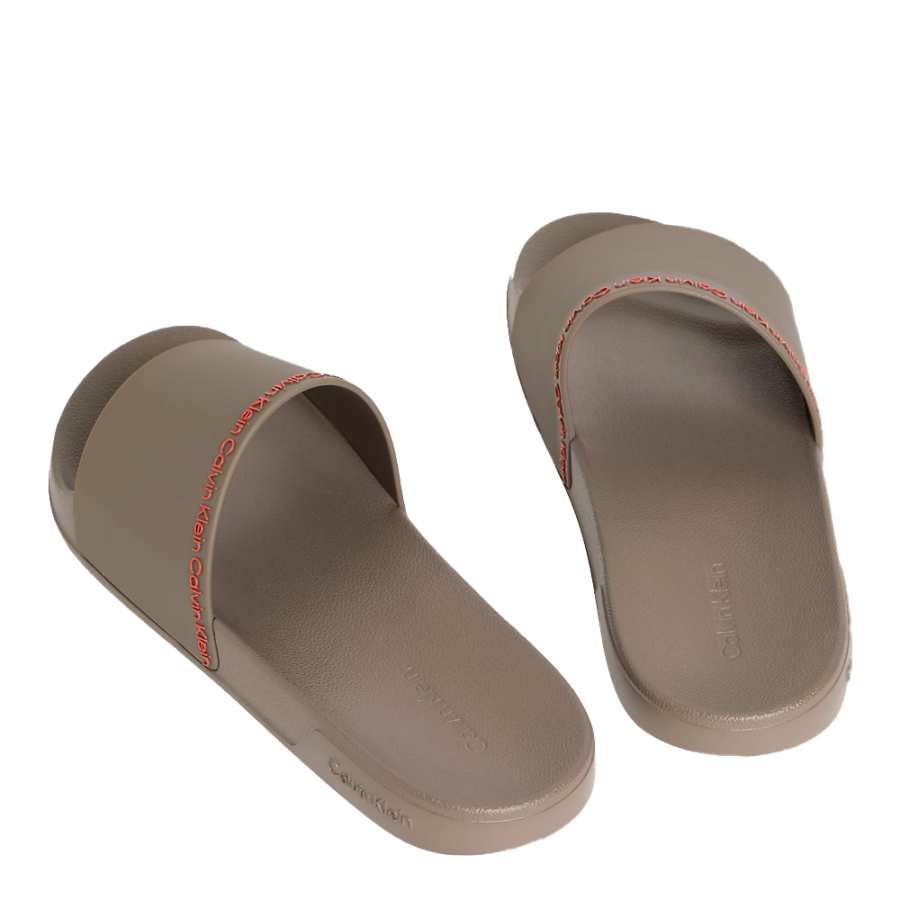 flip-flops-mit-konturiertem-logo flip-flops-mit-konturiertem-logo