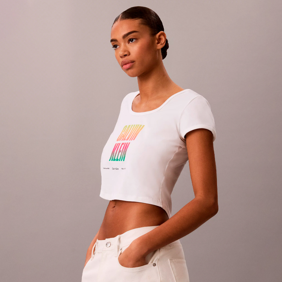 camiseta-slim-con-logo-pride