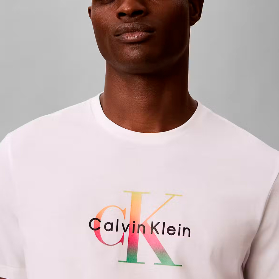 camiseta-con-monograma-pride