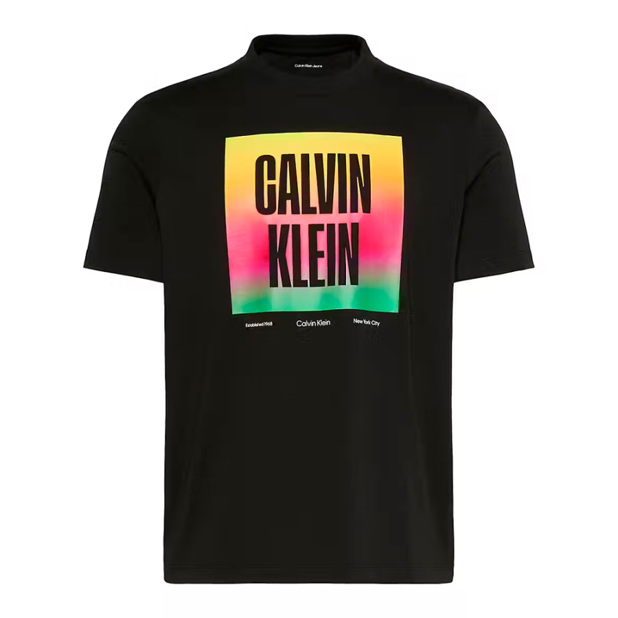 loose-fitting-t-shirt-with-logo-pride