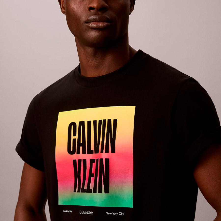 t-shirt-ample-avec-logo-fierte