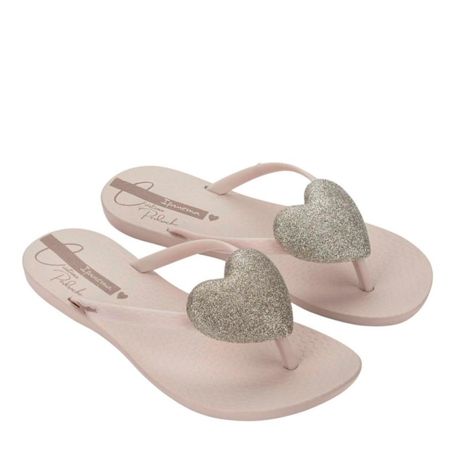 cristina-pedroche-flip-flops
