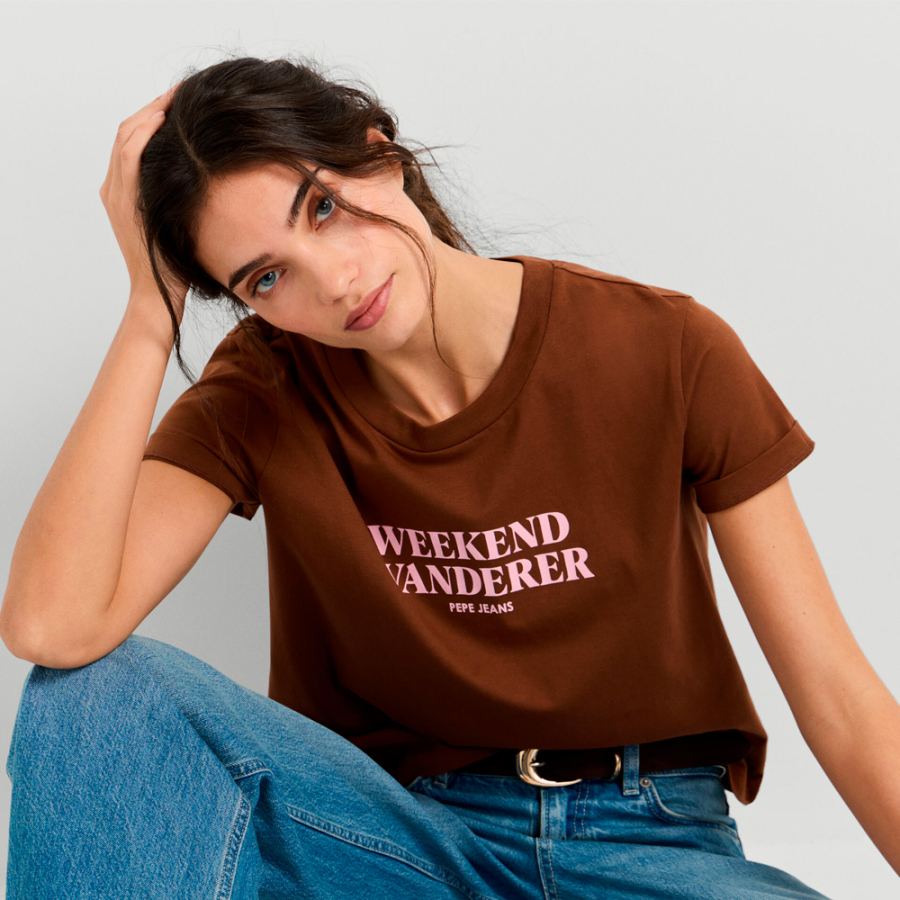 t-shirt-mit-aufgedrucktem-text