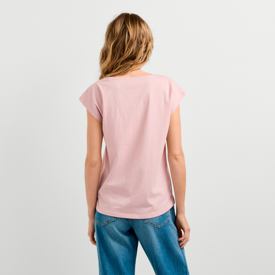 camiseta-cuello-pico-logo-estampado