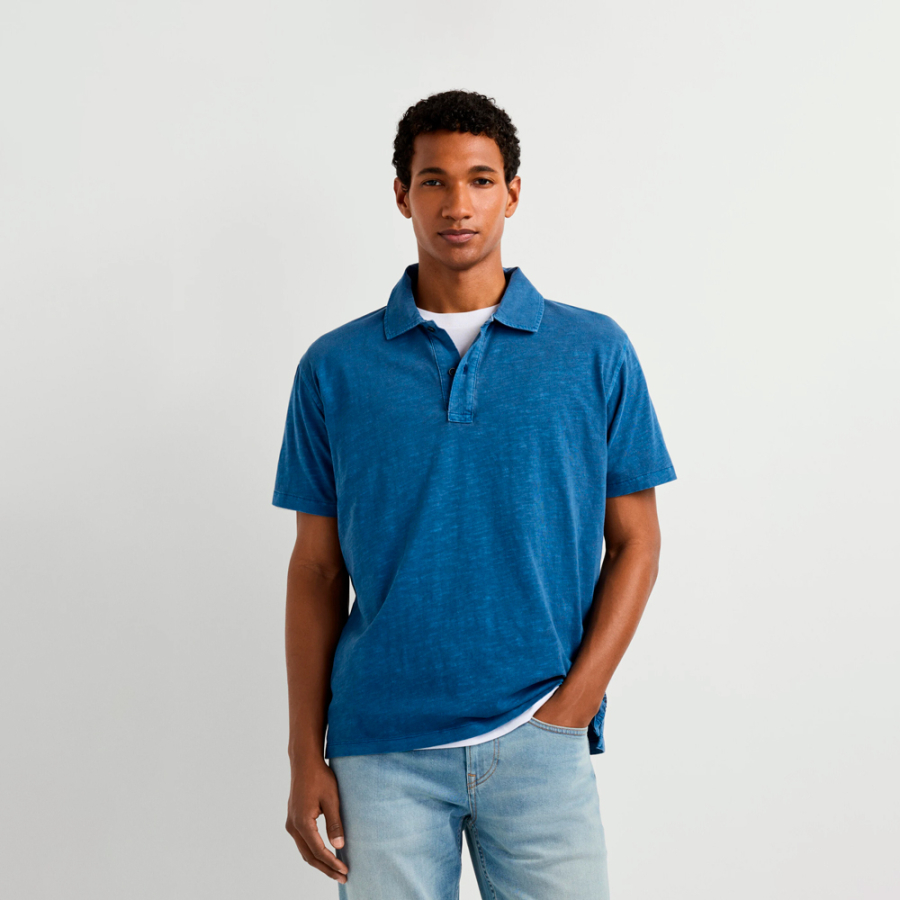 camisa-polo-tingida-em-peca-modelagem-regular camisa-polo-tingida-em-peca-modelagem-regular