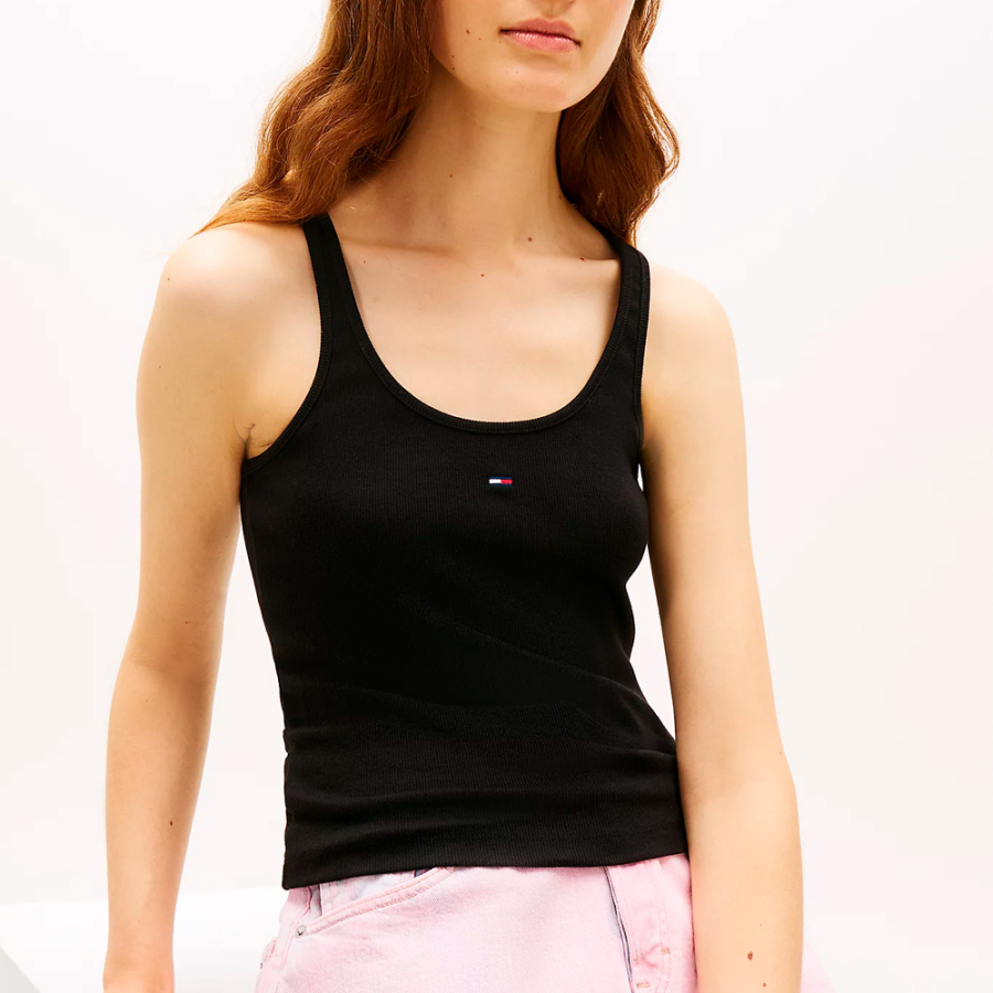geripptes-schmal-geschnittenes-tanktop geripptes-schmal-geschnittenes-tanktop