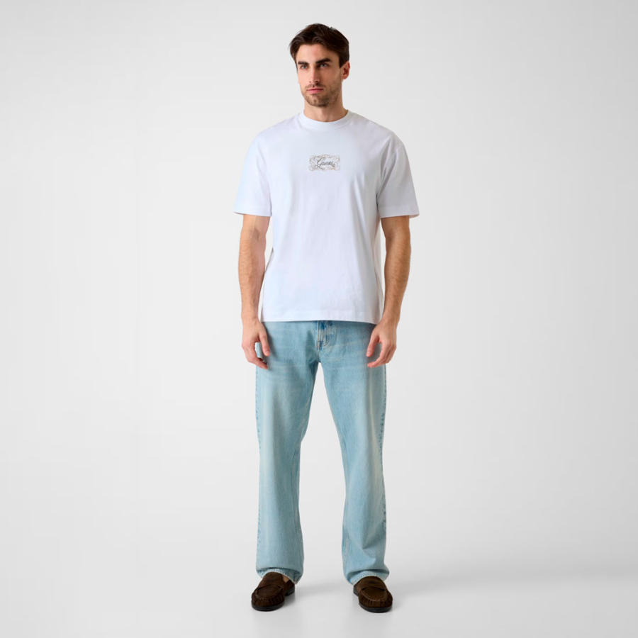 camiseta-con-logo-bordado