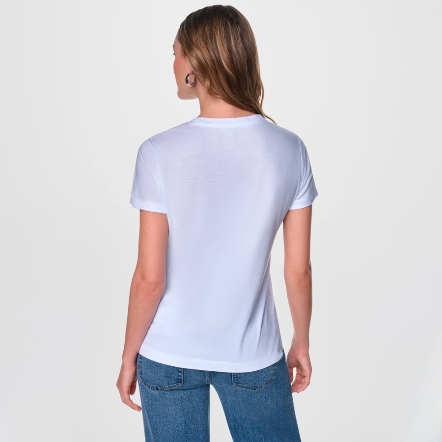 camiseta-dkny-stacked-logo-com-estampa-de-jornal