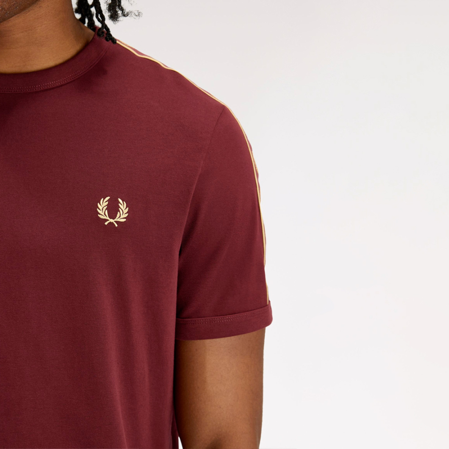 camiseta-ringer-con-cinta-deportiva-en-contraste