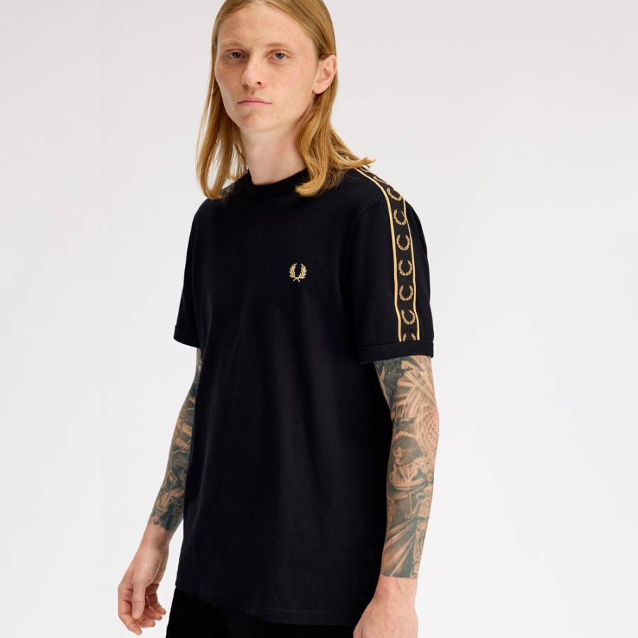 camiseta-ringer-con-cinta-deportiva-en-contraste