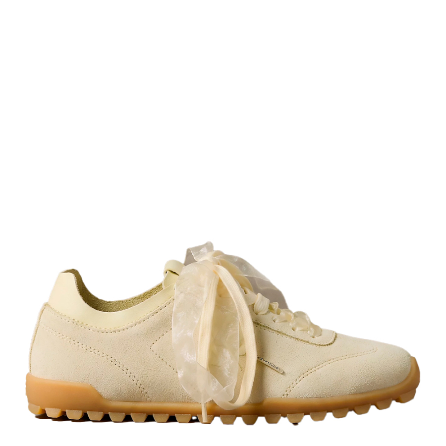 tenis-de-corrida-em-camurca-com-organza